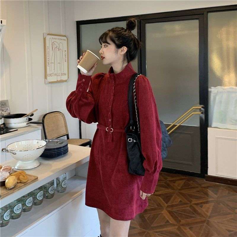ゆったりシルエットのシャツミニワンピース