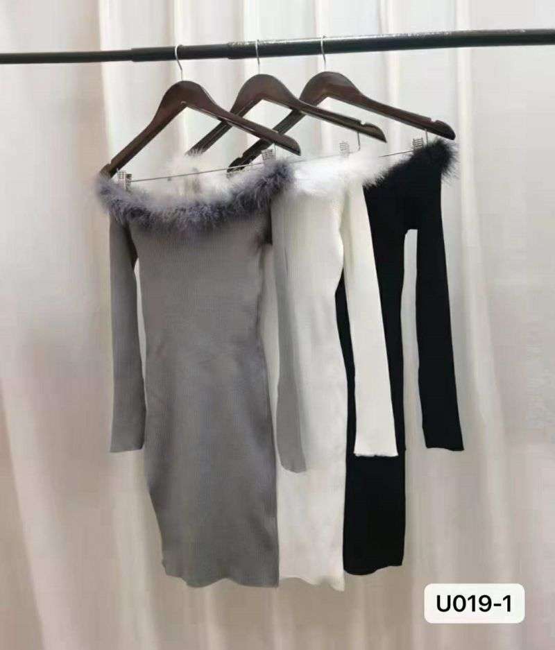 ファー付きリブニットミニワンピース