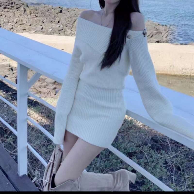 ミニワンピース オフショルダーボタンデザインニットワンピ