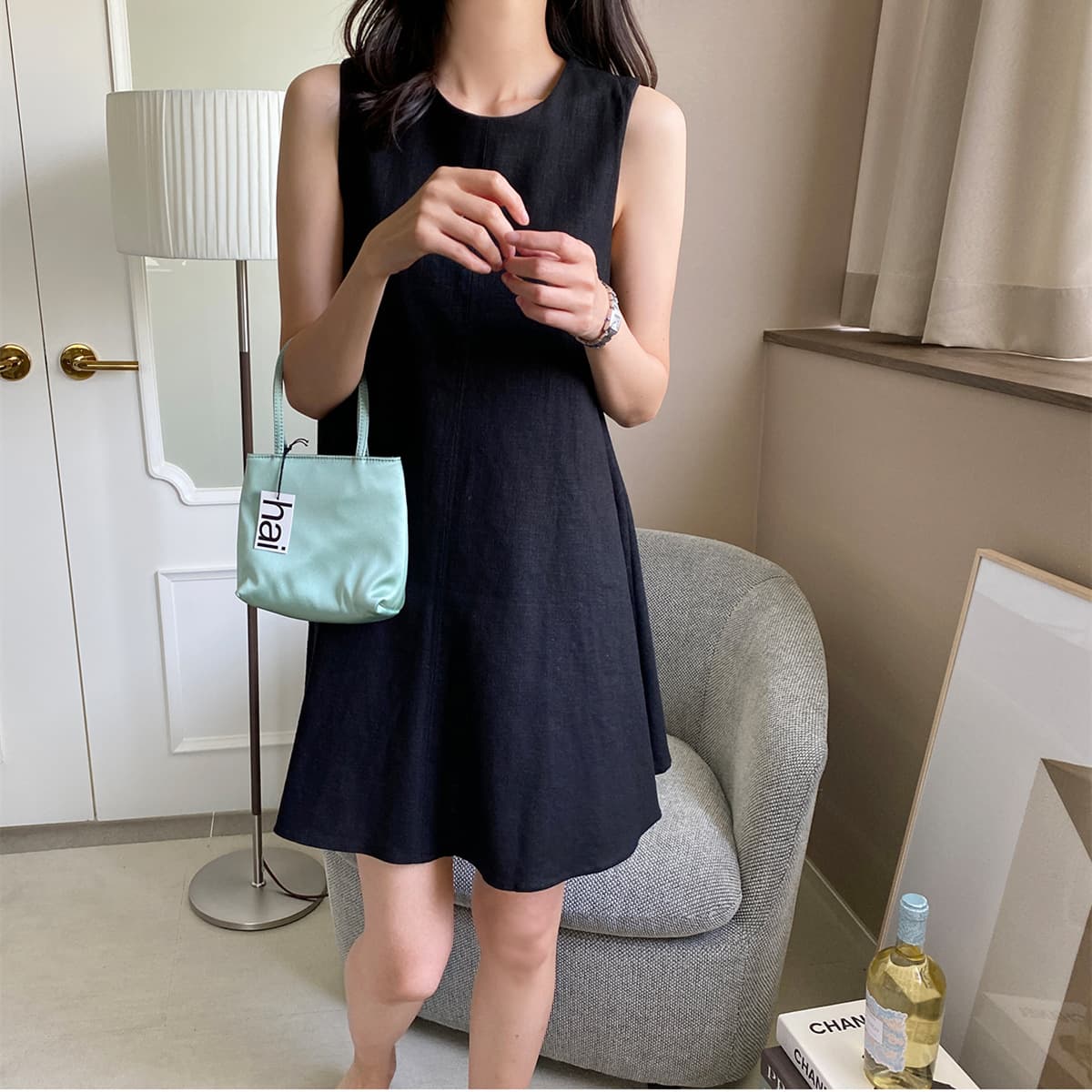 シンプル上質フレア ノースリーブミニワンピース