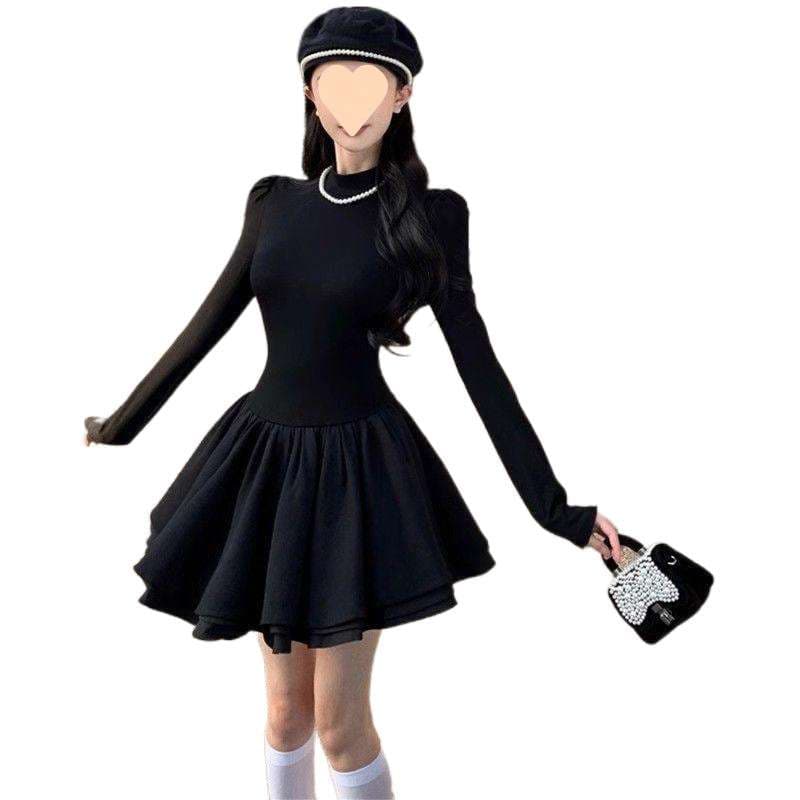 パール付きキャップ付きフレアミニワンピース