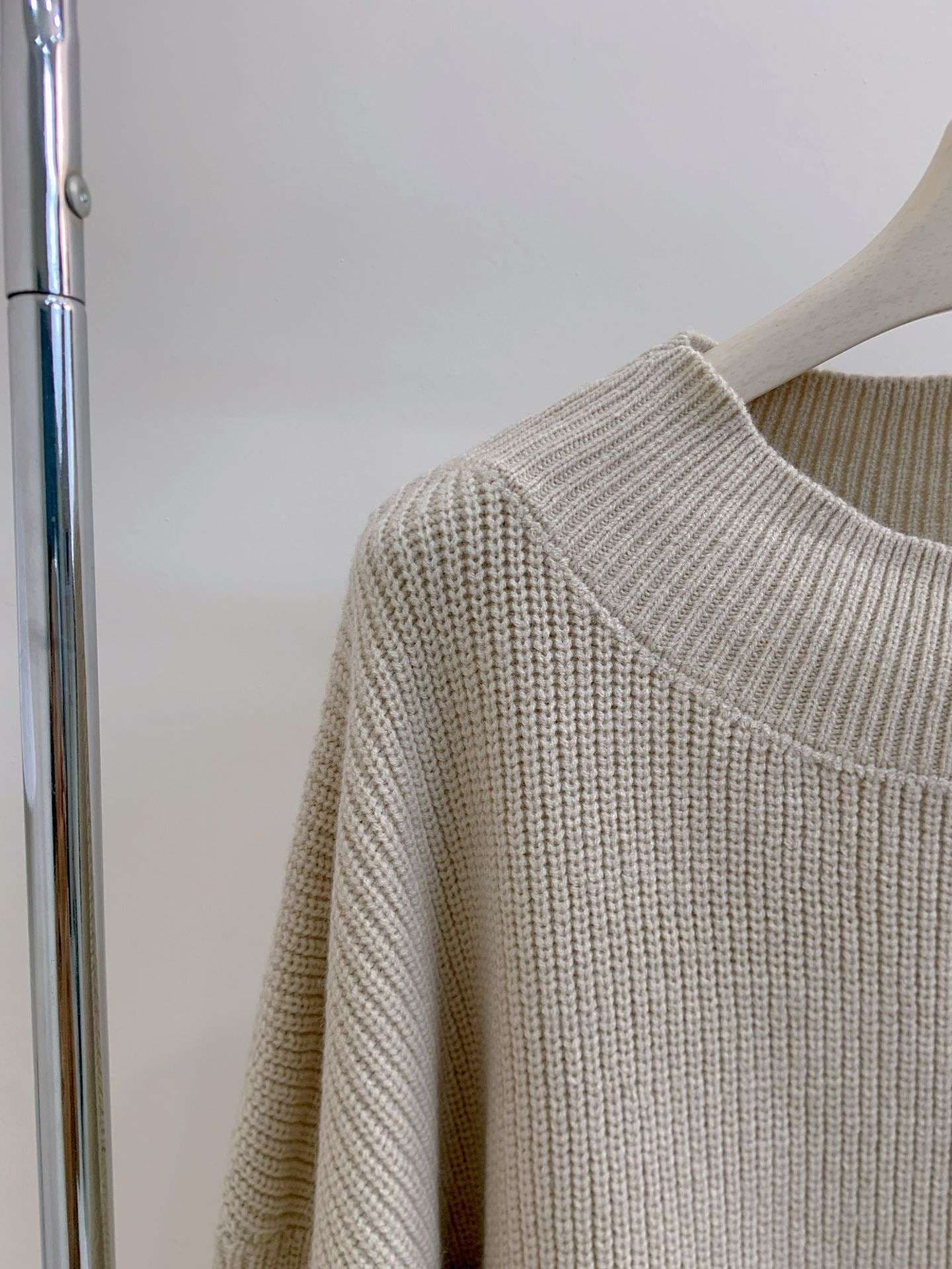 オフショルダーニットミニワンピース