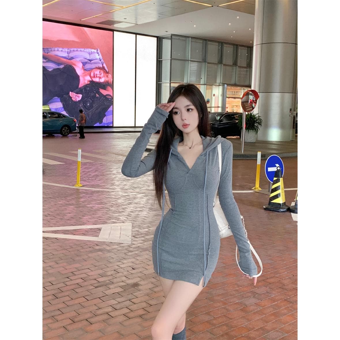 フードジッパーミニワンピース