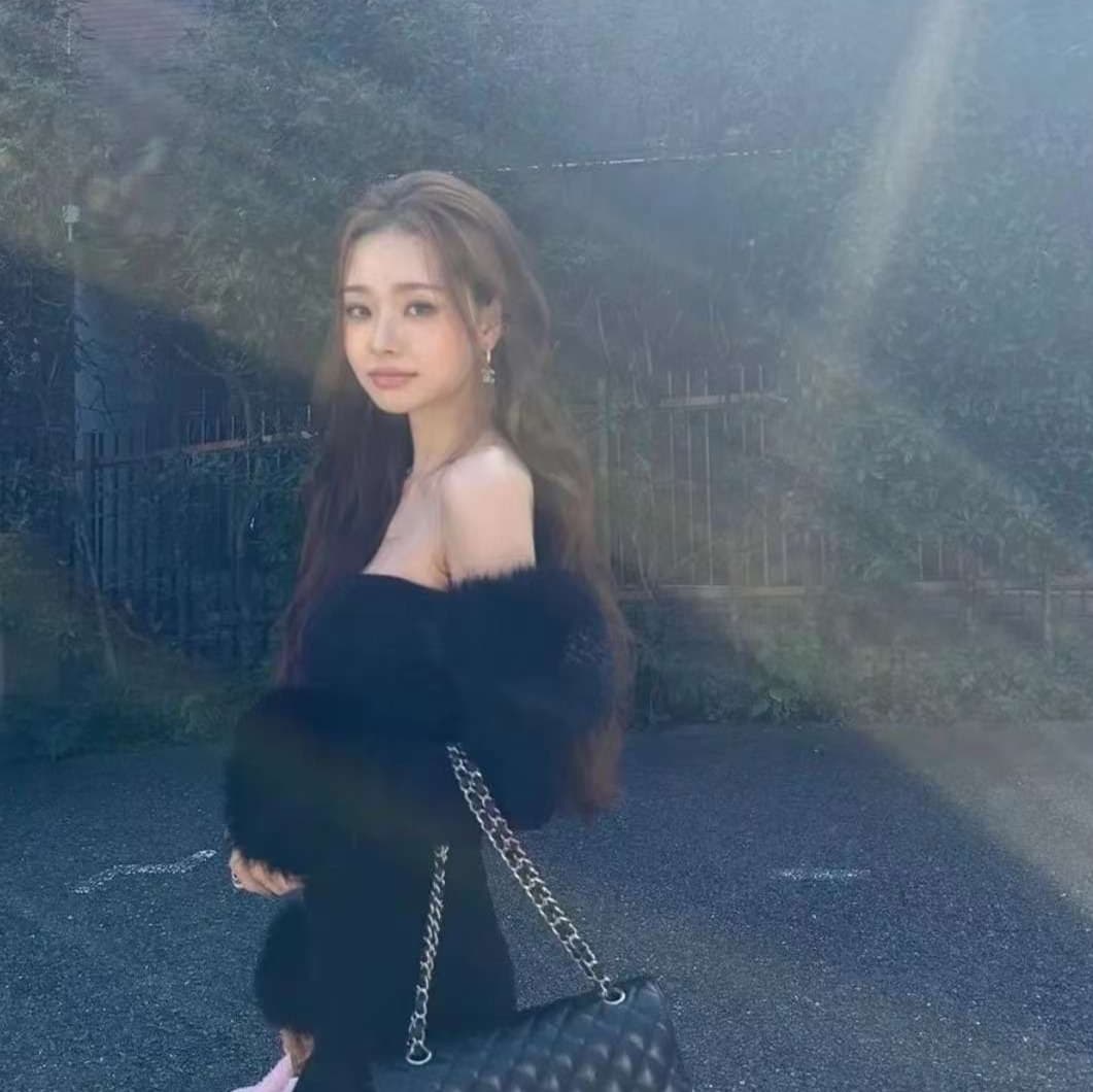 ミニワンピース ふわふわファー付き 肩出しニット 超ミニ丈