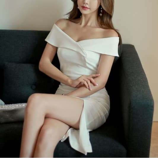 オフショルダー スリット入り タイトミニ丈ワンピース