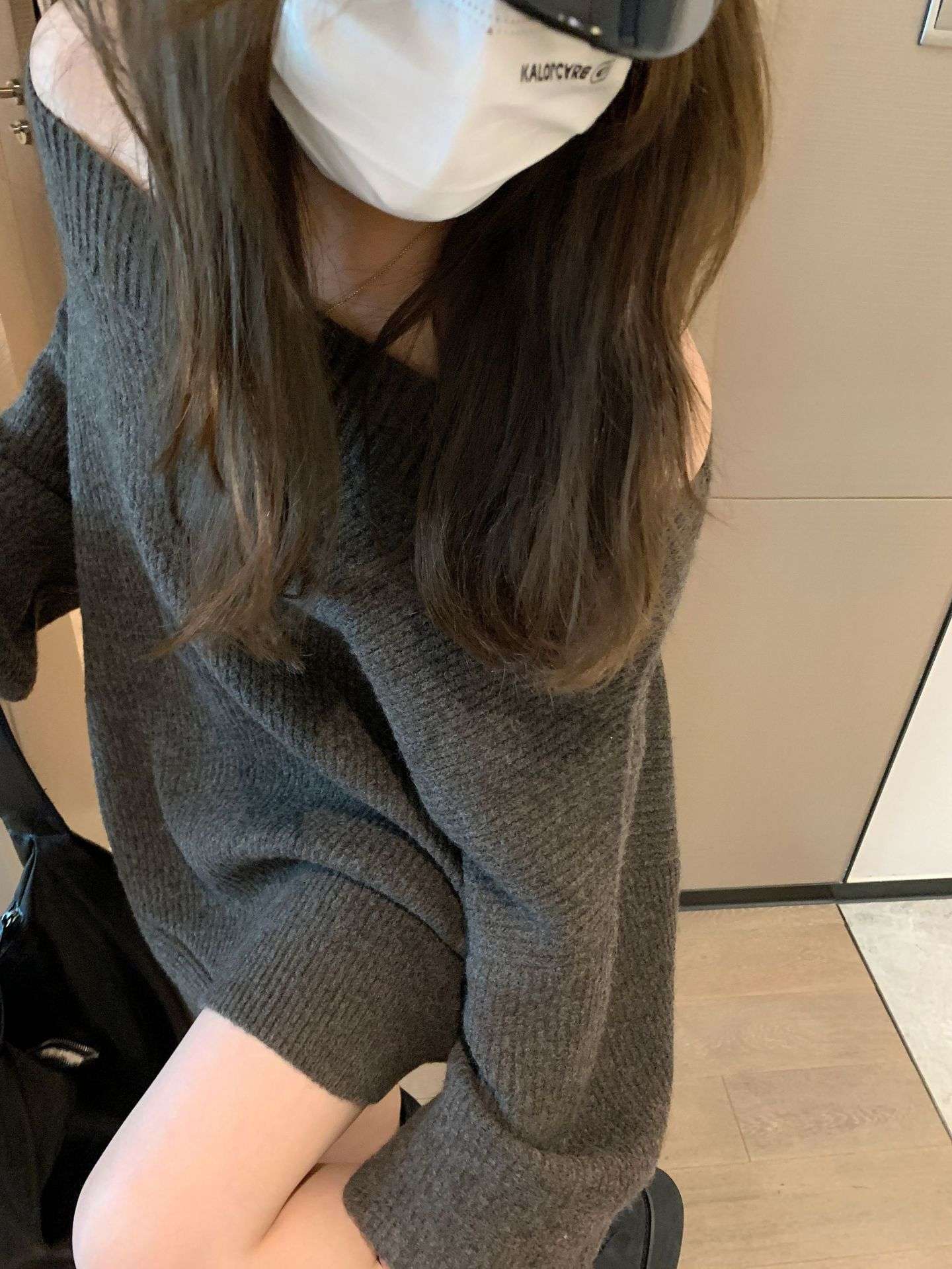 オフショルダー肩出しニットミニワンピース