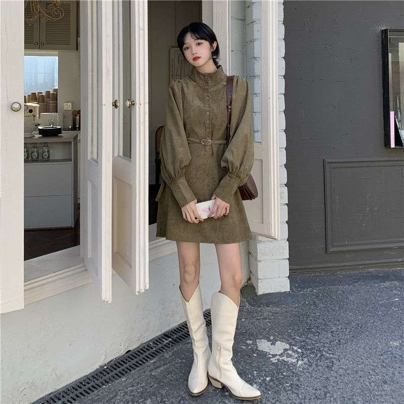 ゆったりシルエットのシャツミニワンピース