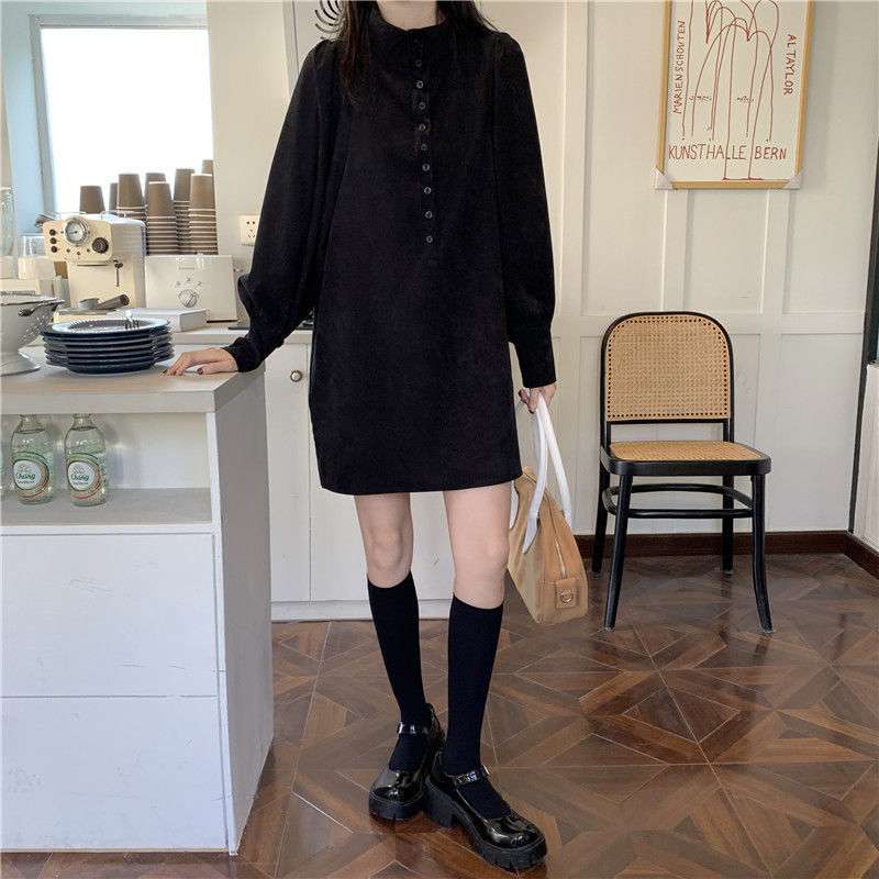 ゆったりシルエットのシャツミニワンピース