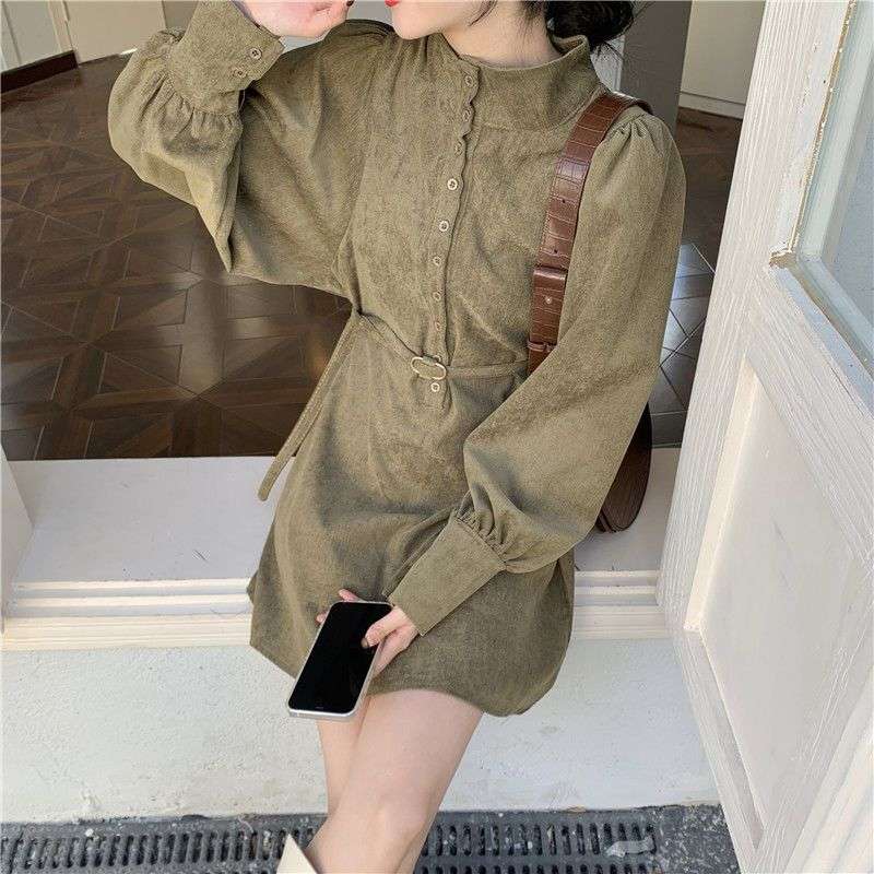 ゆったりシルエットのシャツミニワンピース