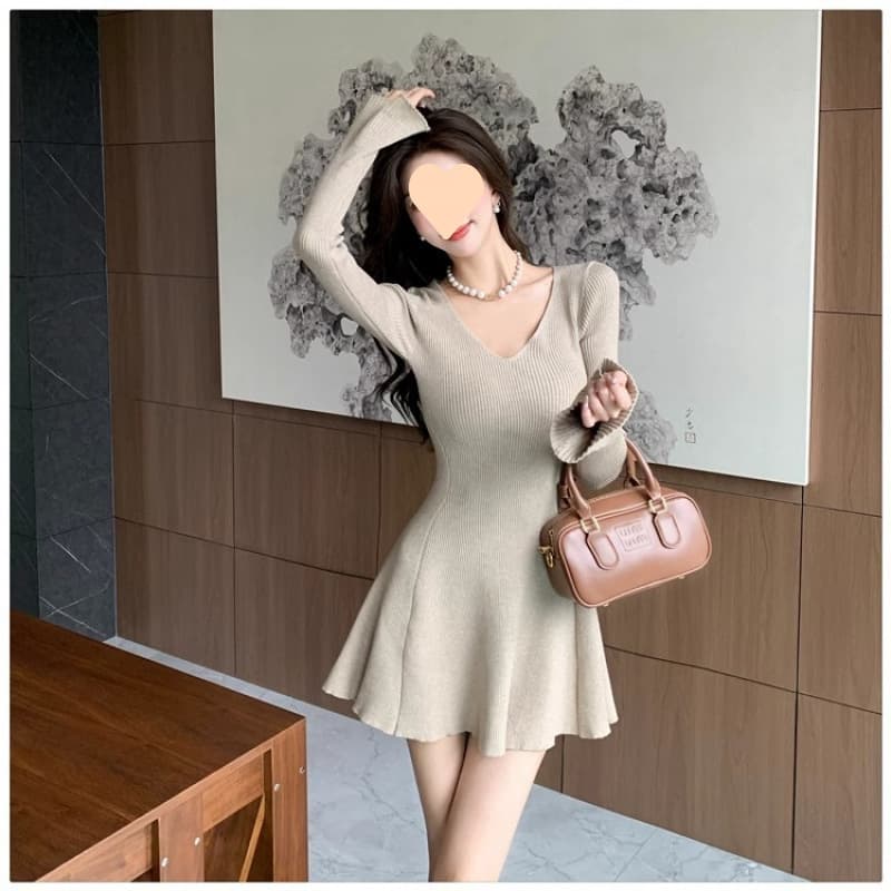 すっきりシルエット フレアミニワンピース