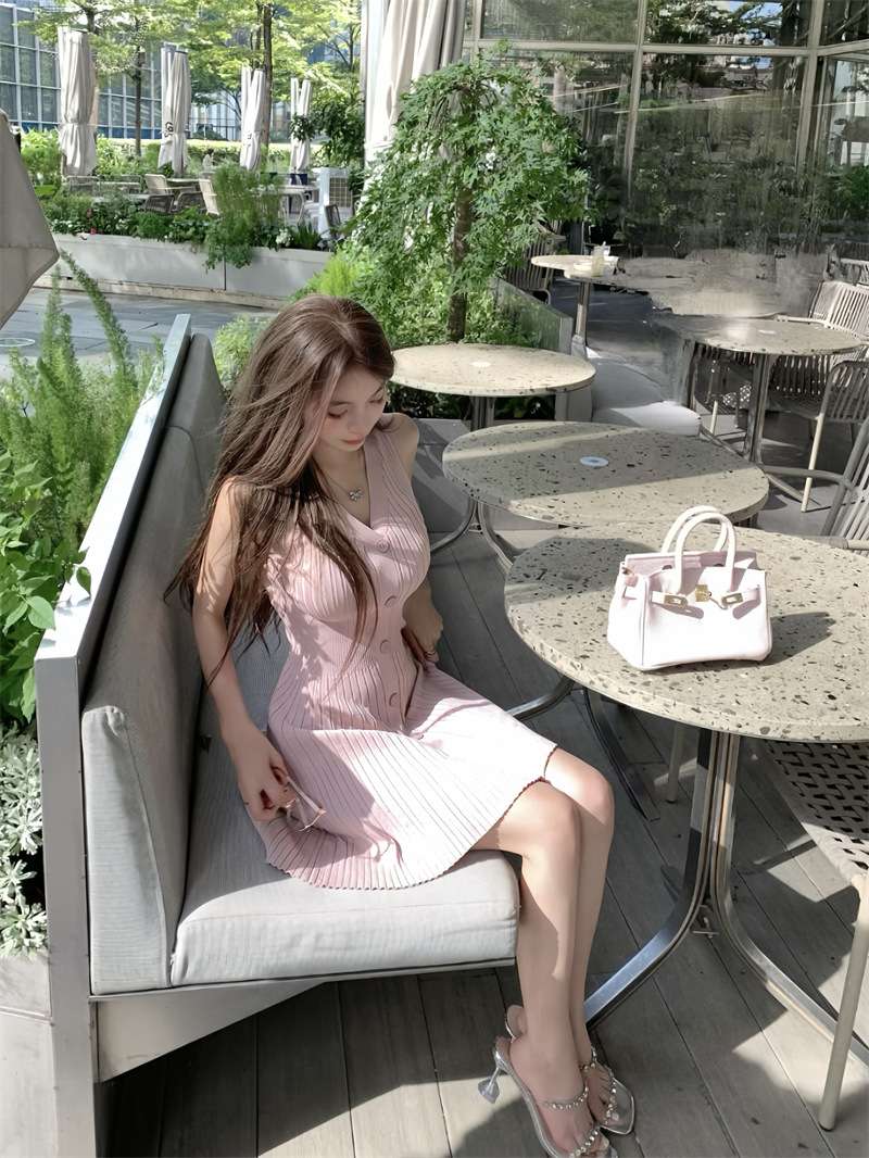 ミニワンピース フリル付きリブニットフレアワンピース