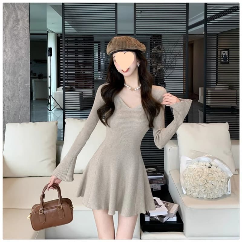 すっきりシルエット フレアミニワンピース