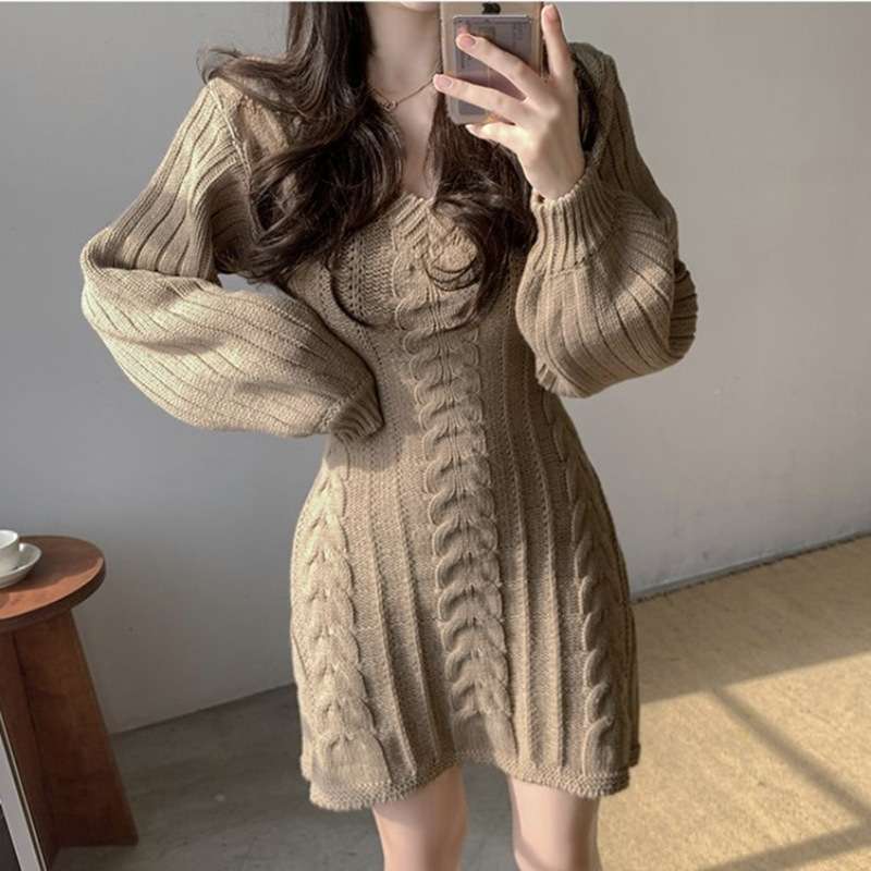 【秋冬コーデ】ケーブル編みニットミニワンピース