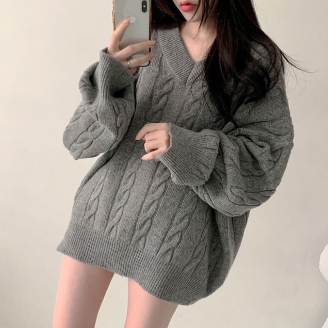 ケーブル編みブイネックニットミニワンピース