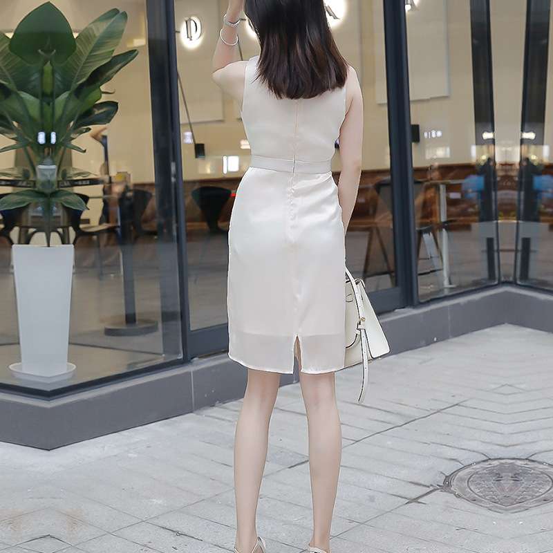 ミニワンピース フレアデザイン　ノースリーブミニワンピース