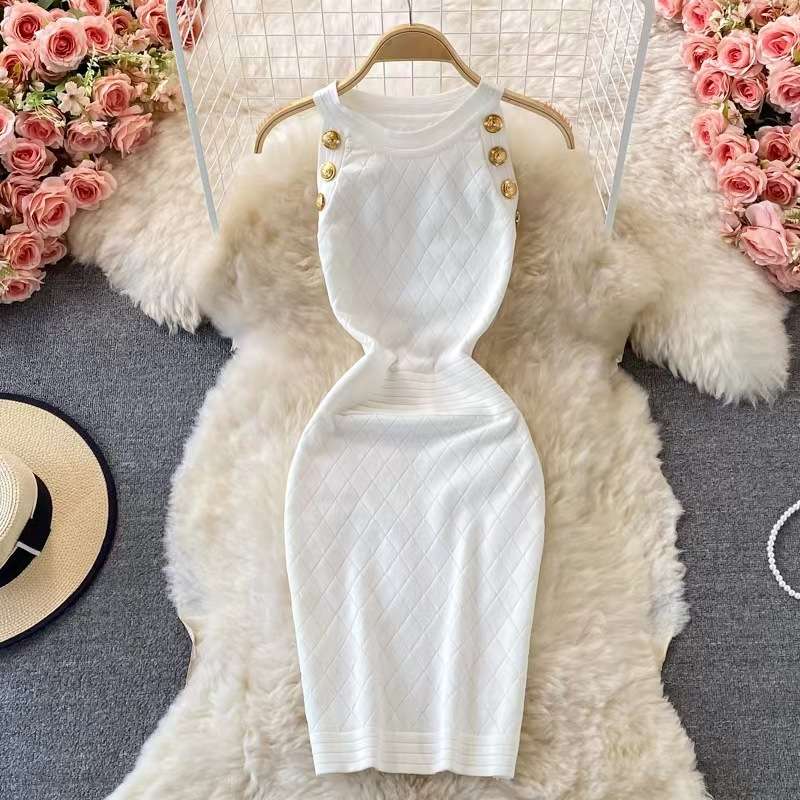 キルティング模様のボタン付き タイトミニ丈ワンピース