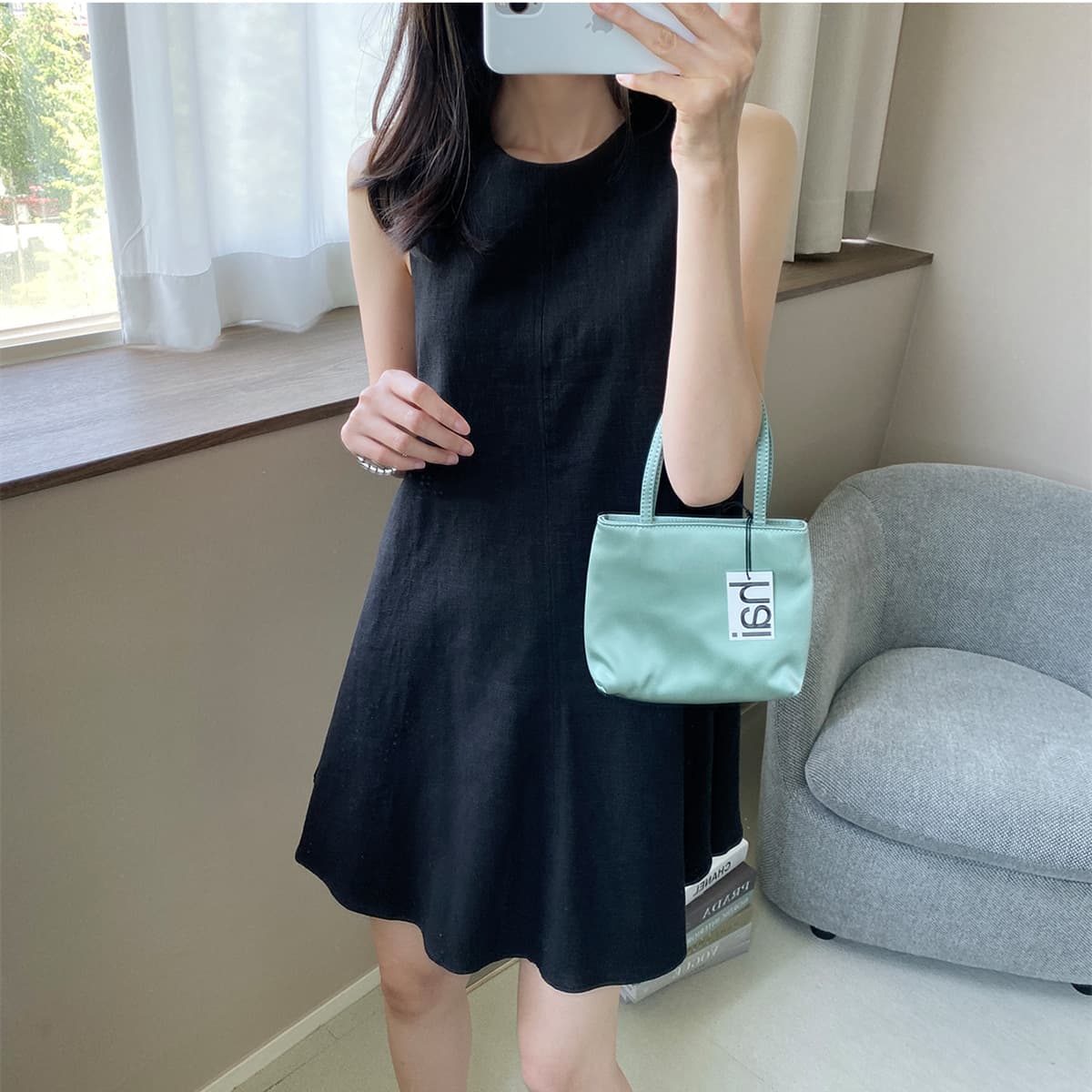 シンプル上質フレア ノースリーブミニワンピース