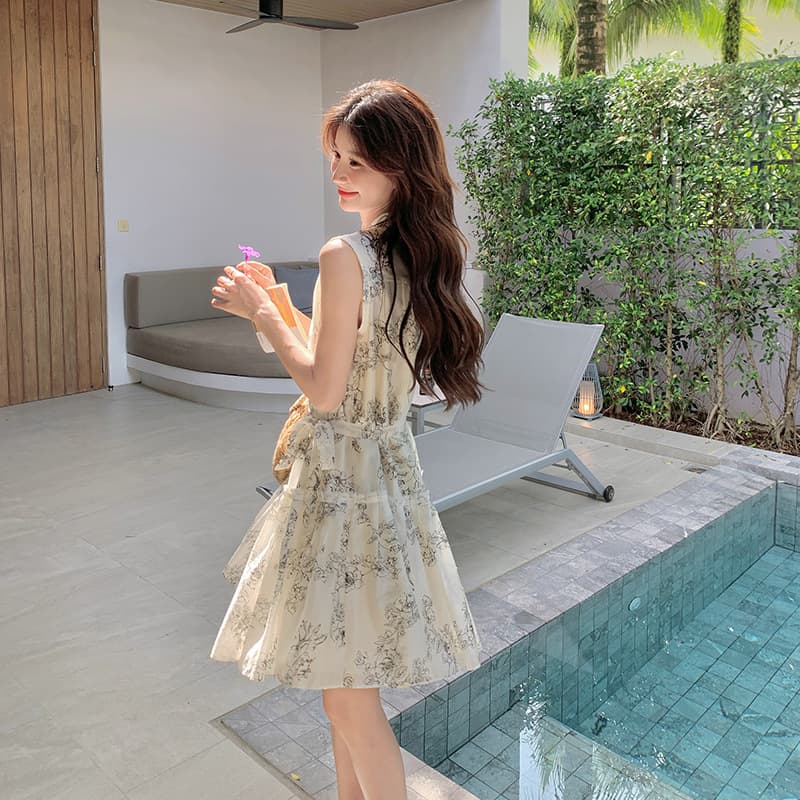 ミニワンピース 優美な花柄レトロ フレアワンピ
