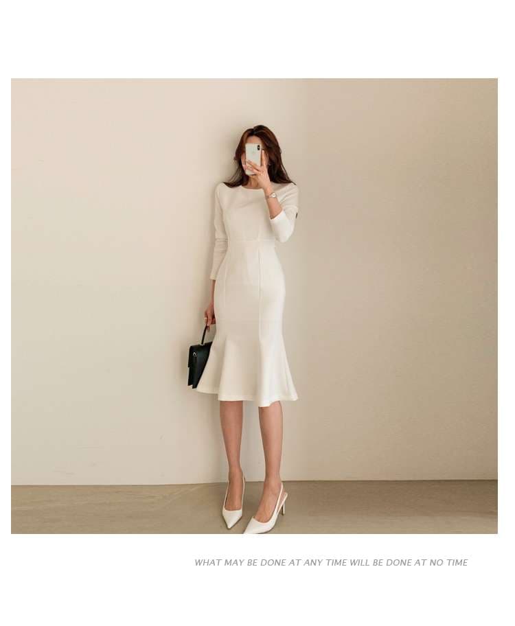 ミニワンピース マーメイドシルエットのフレアワンピース