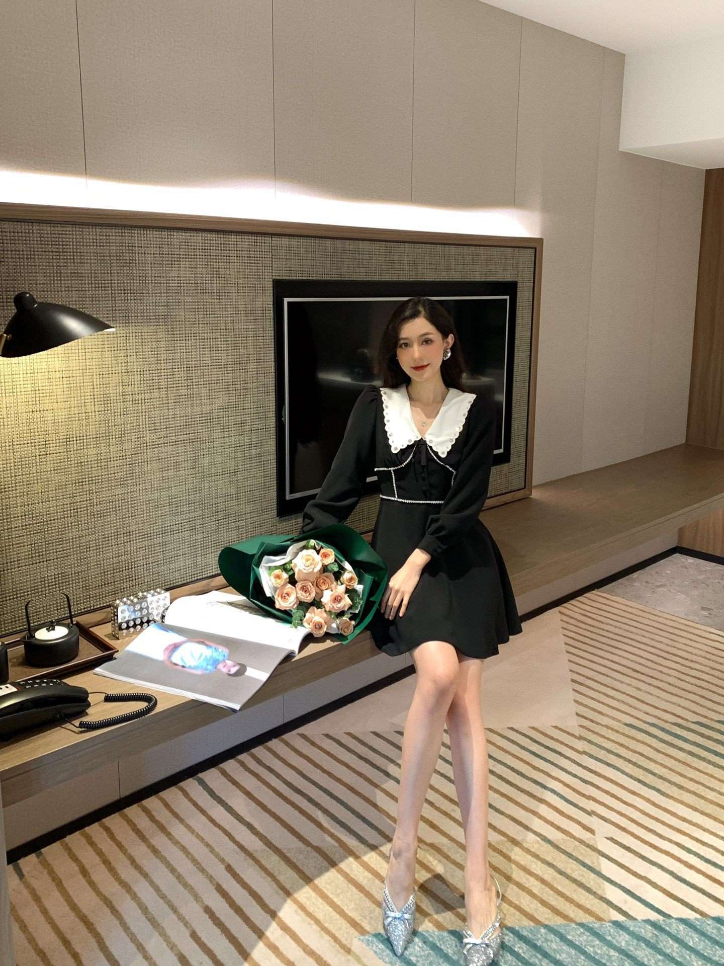 レース襟パール装飾フレアミニワンピース