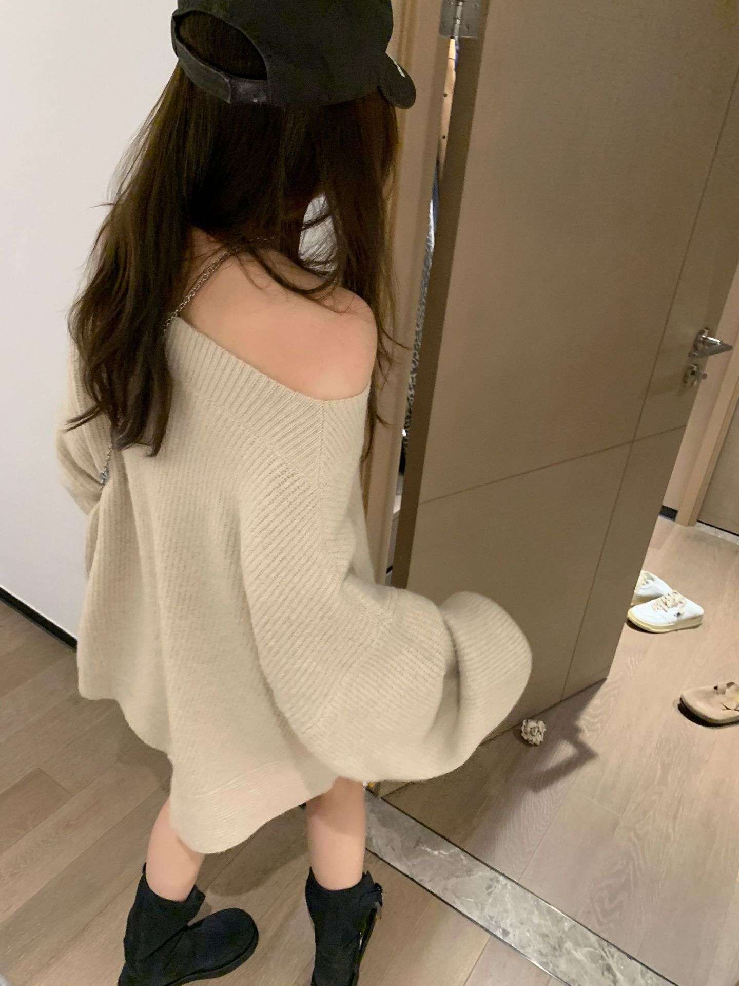 オフショルダー肩出しニットミニワンピース