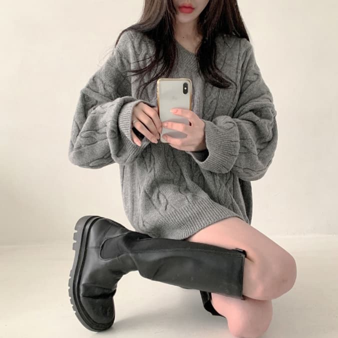 ケーブル編みブイネックニットミニワンピース