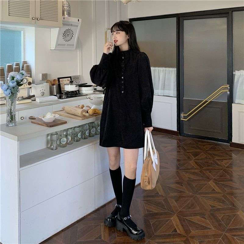 ゆったりシルエットのシャツミニワンピース