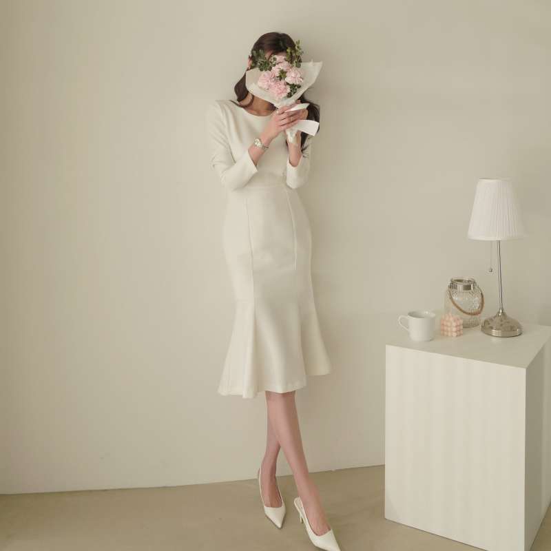 ミニワンピース マーメイドシルエットのフレアワンピース