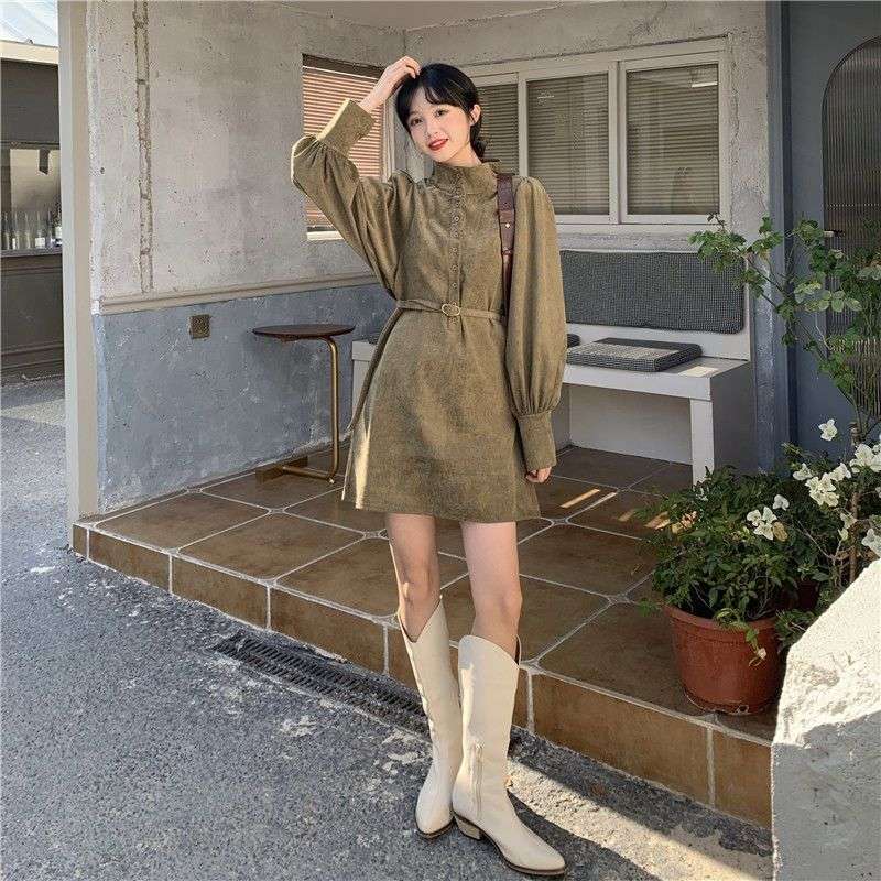 ゆったりシルエットのシャツミニワンピース