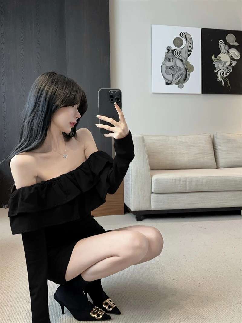 ミニワンピース フリルオフショルダー 超ミニ丈タイトワンピ