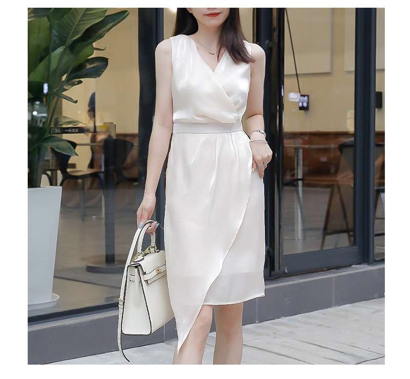 ミニワンピース フレアデザイン　ノースリーブミニワンピース