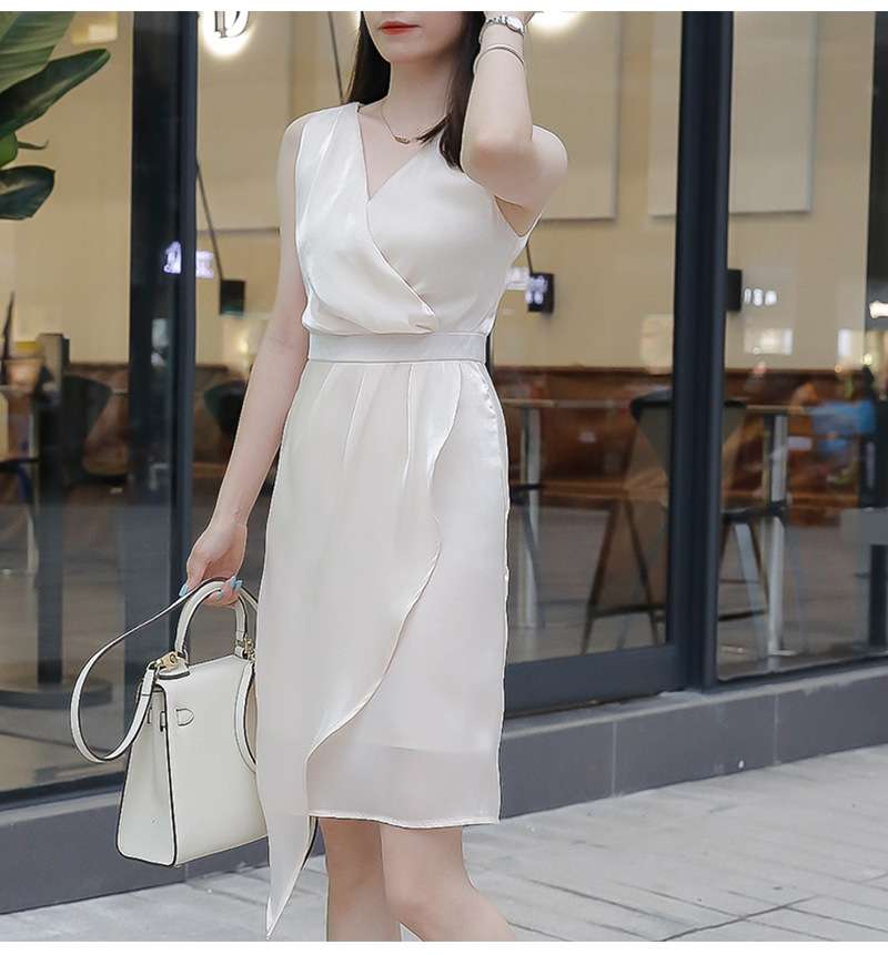 ミニワンピース フレアデザイン　ノースリーブミニワンピース