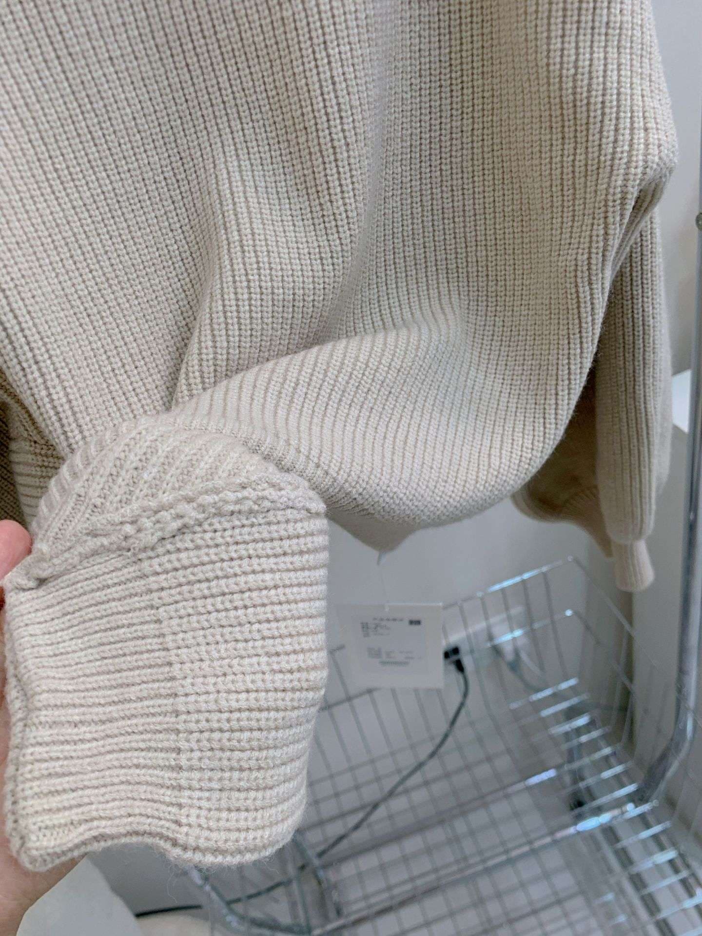 オフショルダーニットミニワンピース