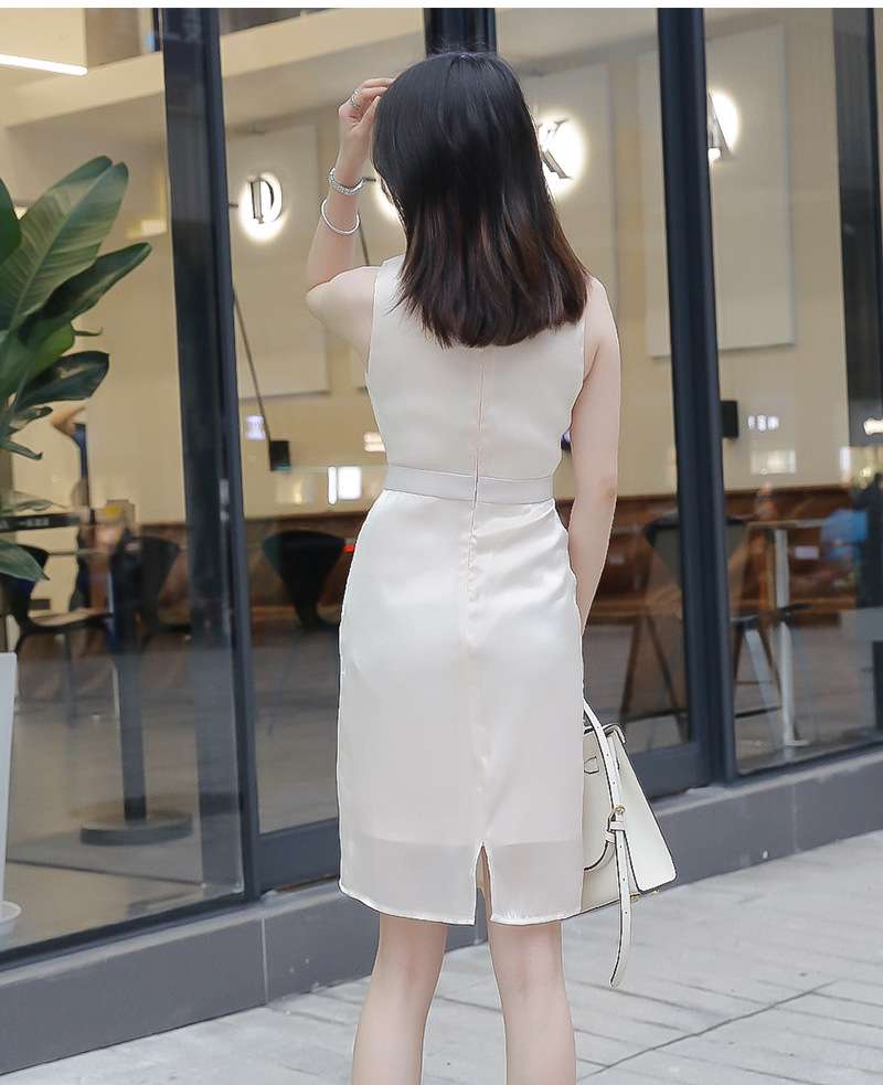 ミニワンピース フレアデザイン　ノースリーブミニワンピース