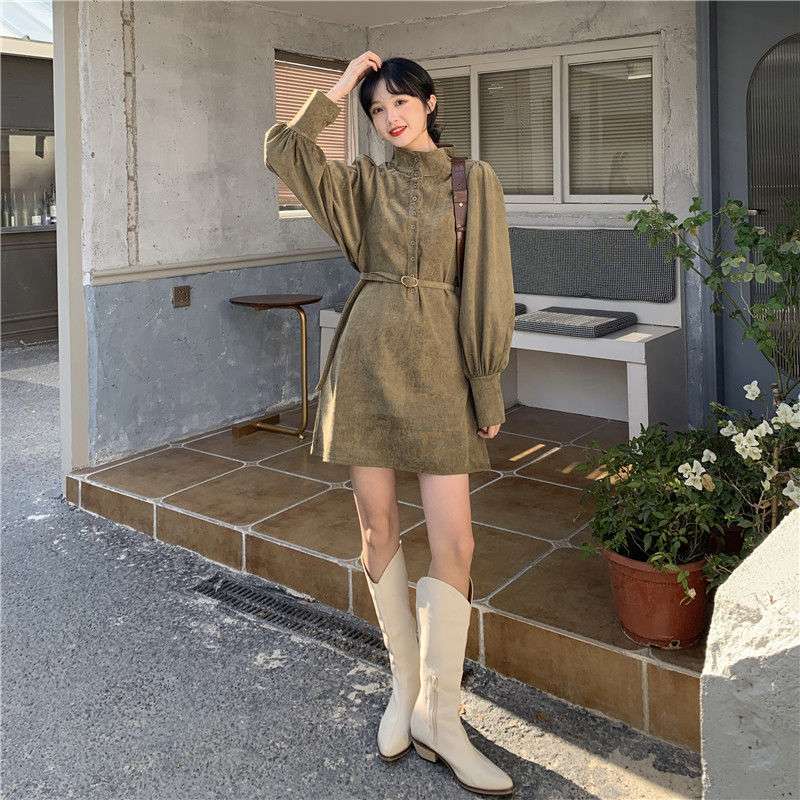 ゆったりシルエットのシャツミニワンピース