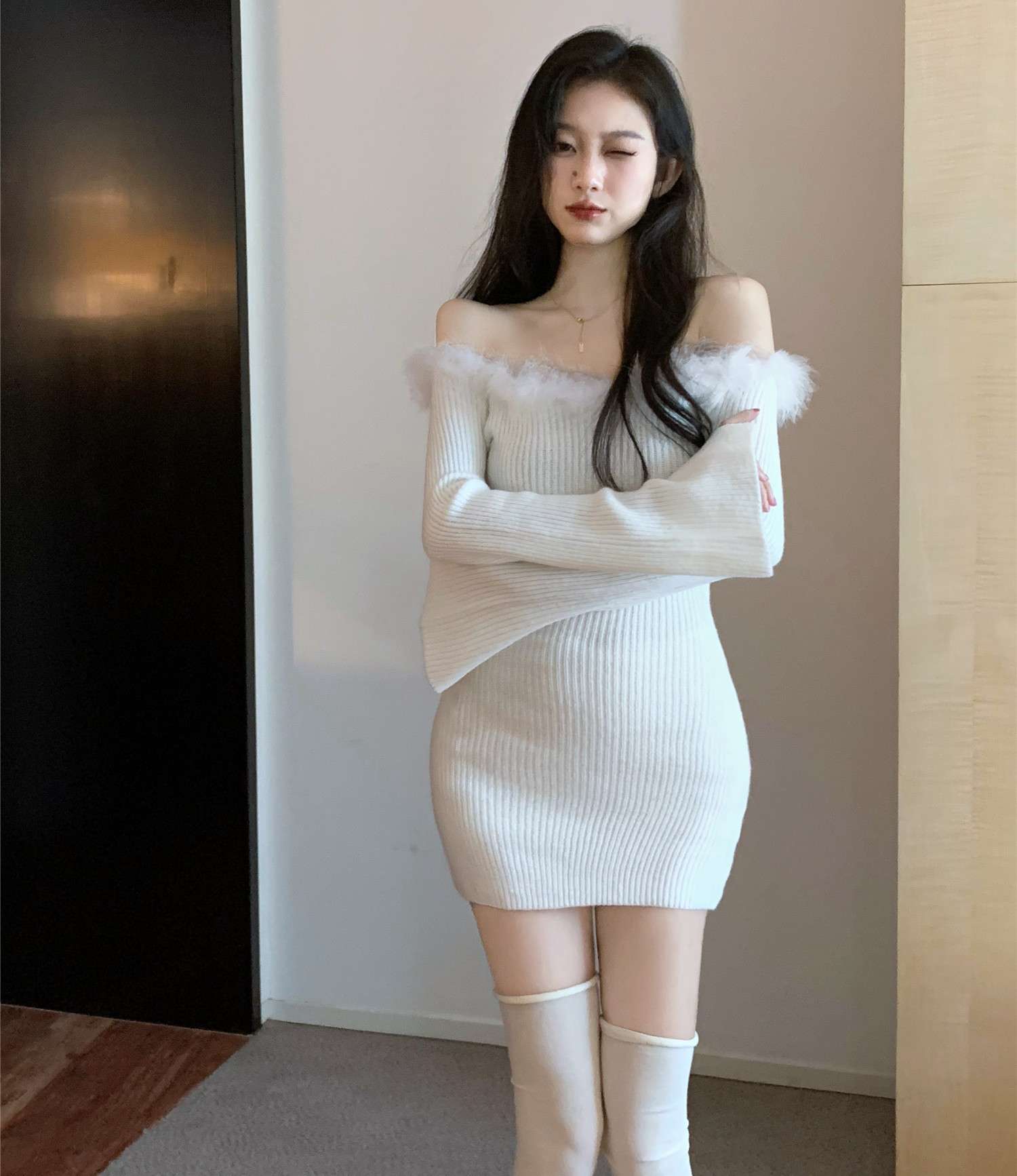 ミニワンピース もこもこオフショル ニットワンピ フレア袖