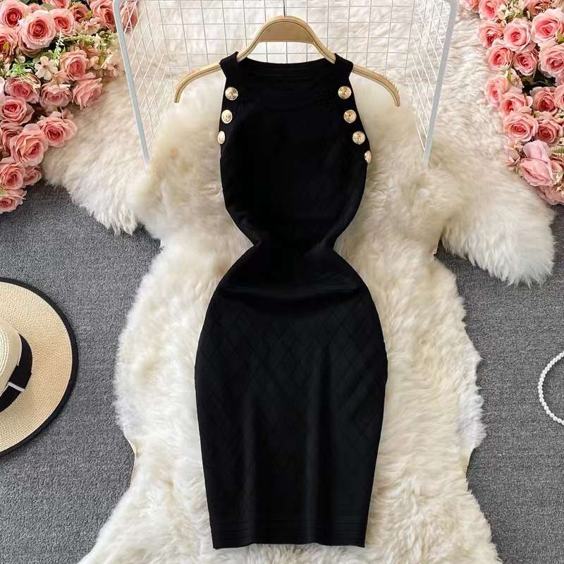 キルティング模様のボタン付き タイトミニ丈ワンピース