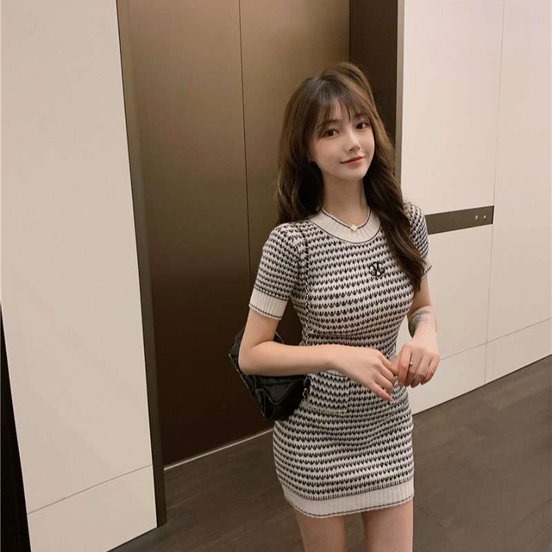 モダン千鳥格子ニットミニワンピース