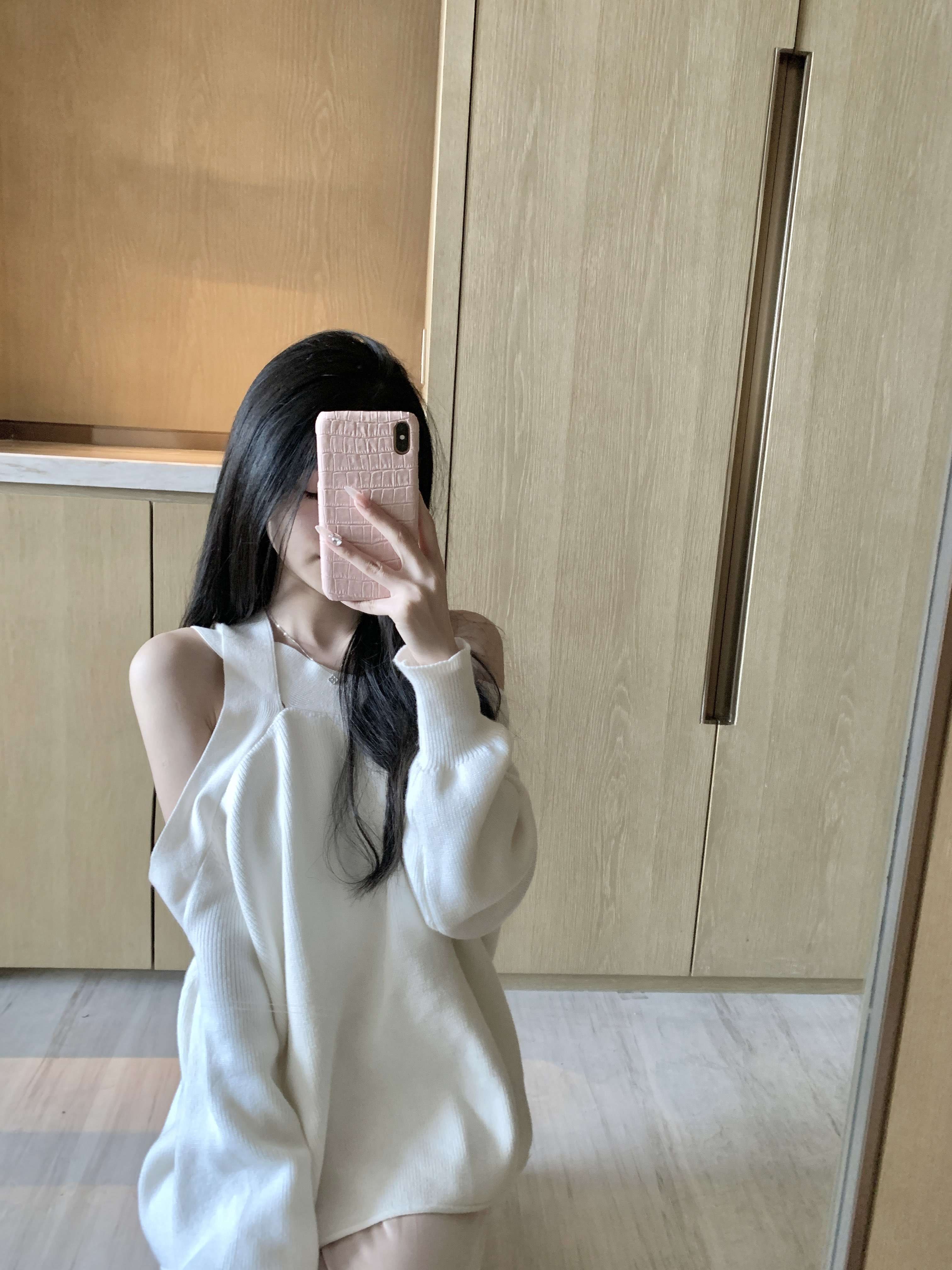 ミニワンピース 韓国風 ふんわりオフショルダーニットワンピ 