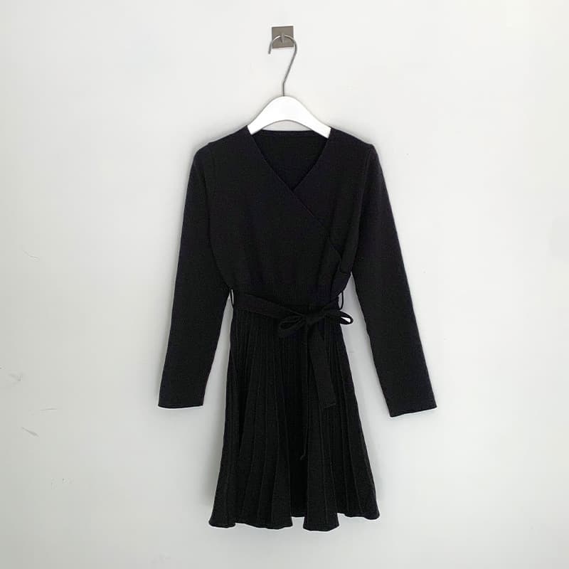 上品な大人スタイル 長袖ニット プリーツミニワンピース