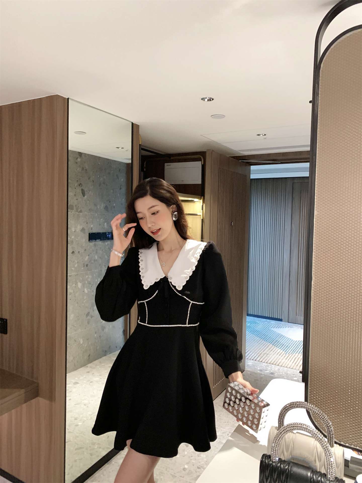 レース襟パール装飾フレアミニワンピース