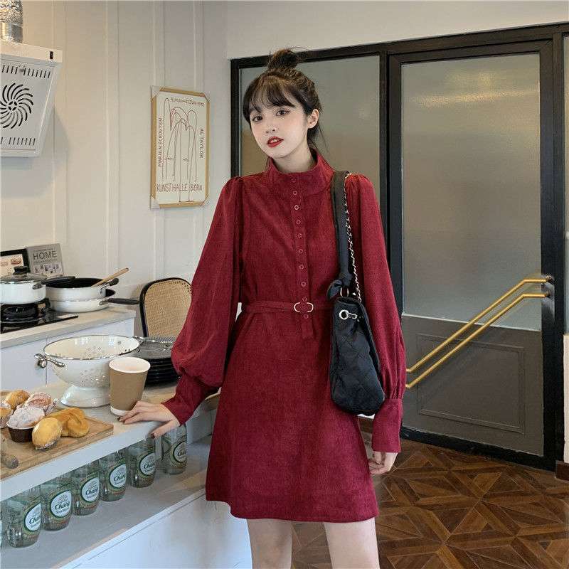 ゆったりシルエットのシャツミニワンピース