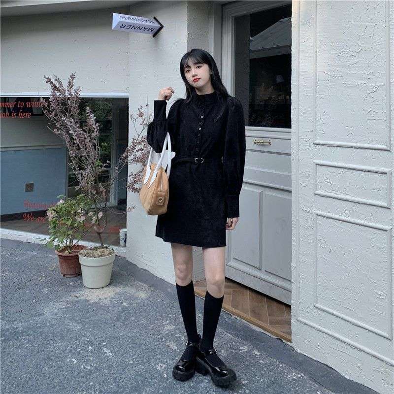 ゆったりシルエットのシャツミニワンピース