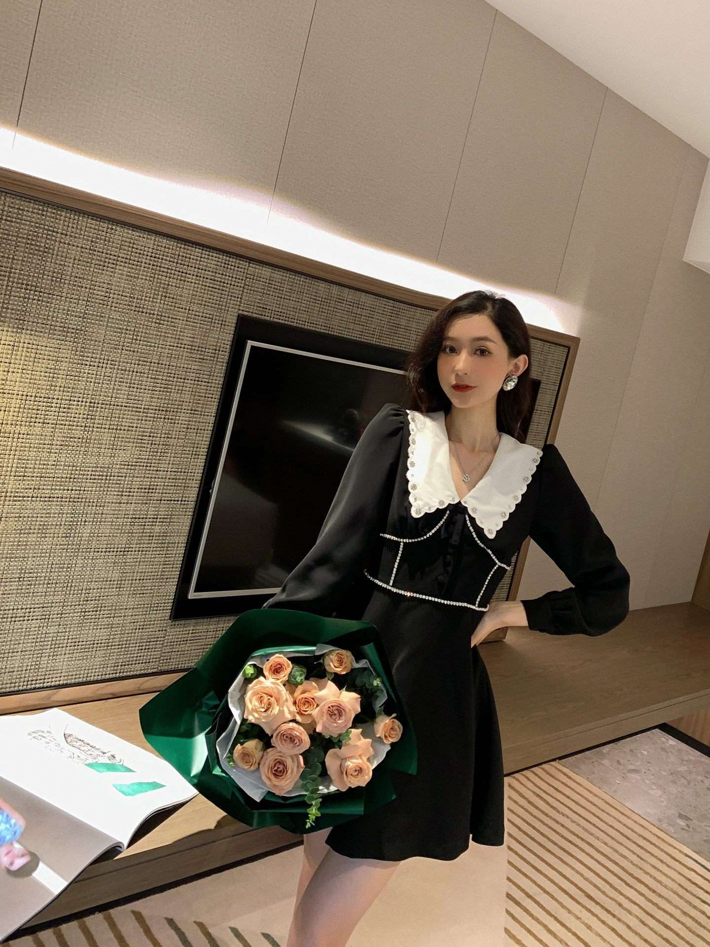 レース襟パール装飾フレアミニワンピース