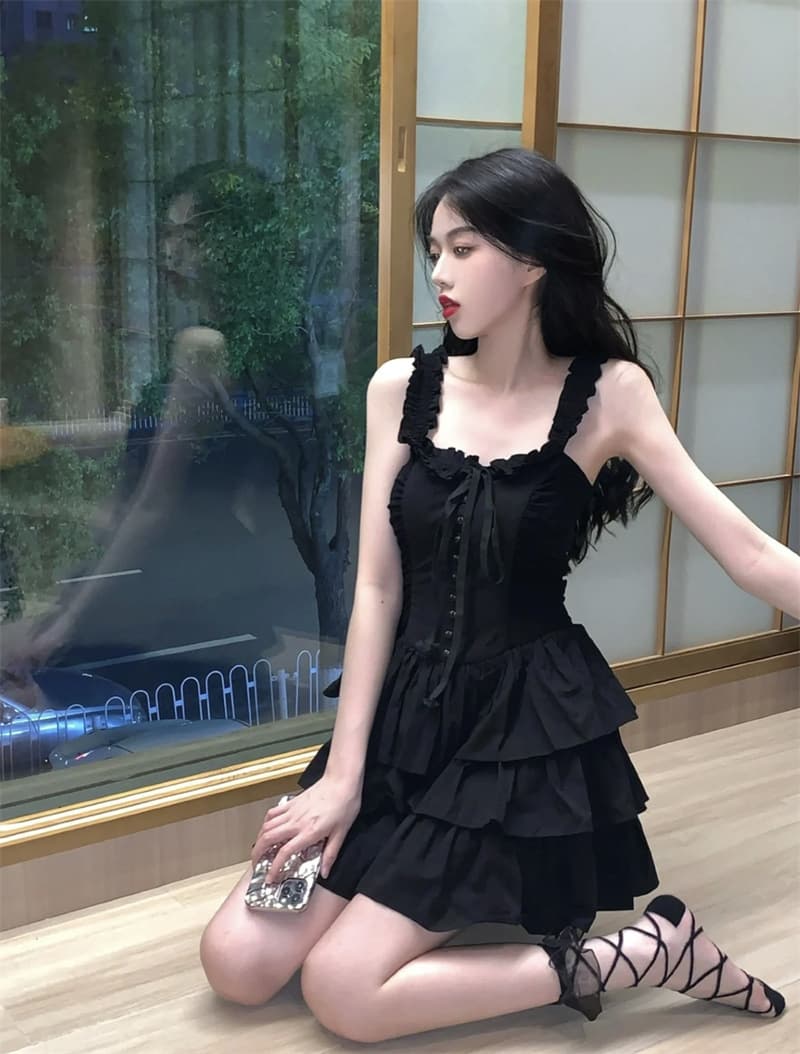 ミニワンピース フリルティアード 黒キャミワンピース