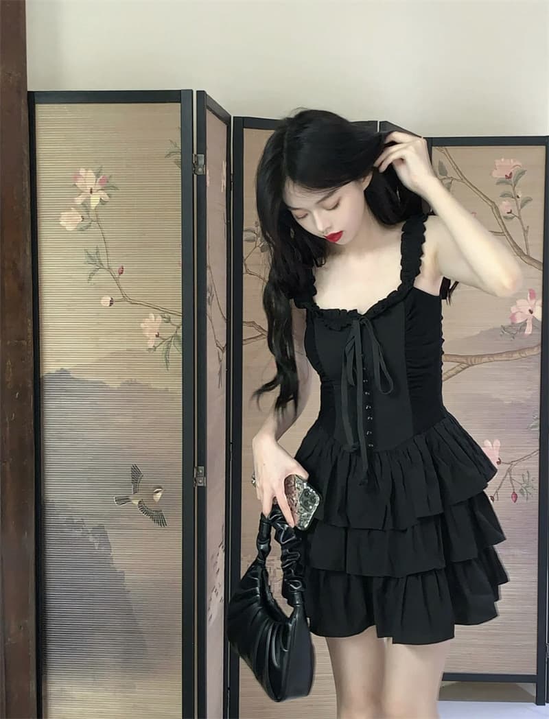 ミニワンピース フリルティアード 黒キャミワンピース