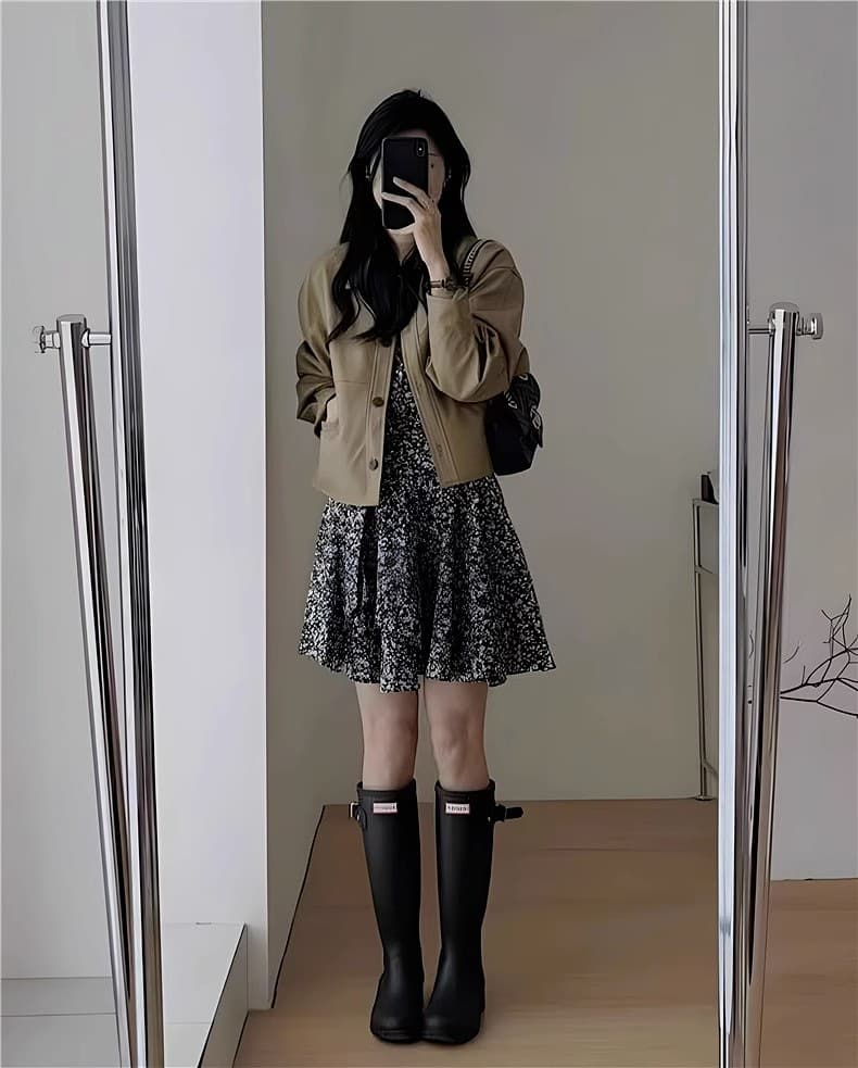 ミニワンピース 小花柄フレアシルエットワンピ