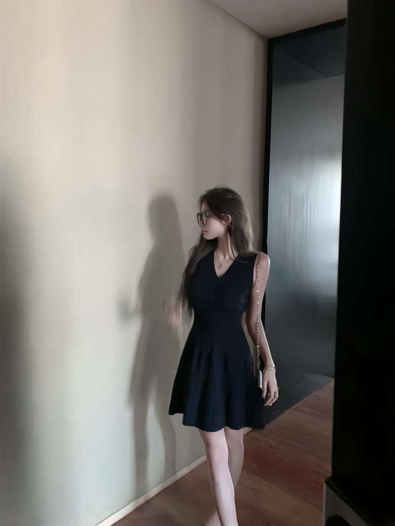 ミニワンピース フリル付きリブニットフレアワンピース