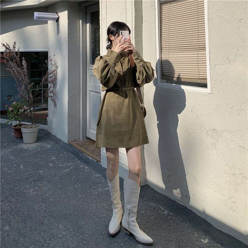 ゆったりシルエットのシャツミニワンピース