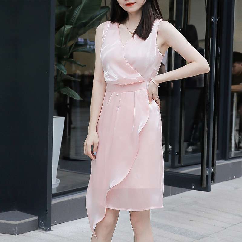 ミニワンピース フレアデザイン　ノースリーブミニワンピース